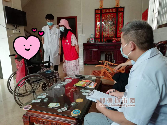 圖6：社工、志愿者、醫護人員入戶探訪長者.png