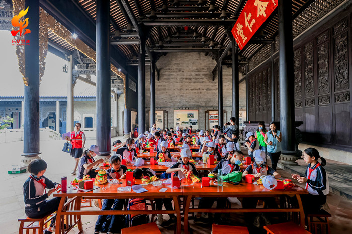 體驗家鄉的紅色、民俗文化，讓青少年更好地傳承與發揚。.jpg