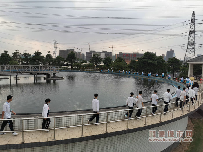 學生參觀污水處理廠.jpg