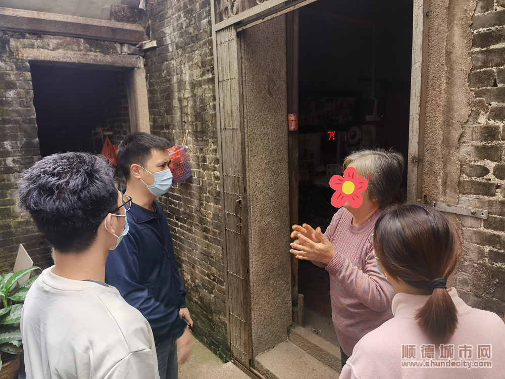 與當?shù)厝罕娚钊虢涣?png