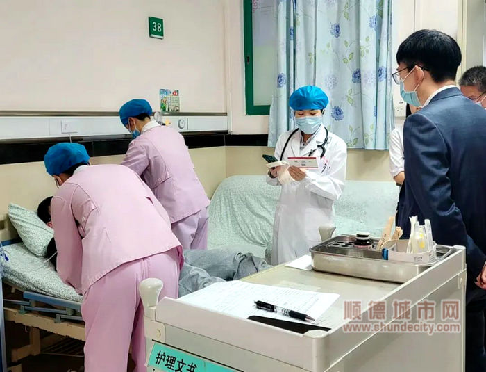接受中國胸痛中心認(rèn)證專家組現(xiàn)場核查.jpg