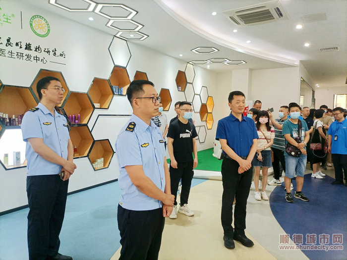 現(xiàn)場參觀。.jpg