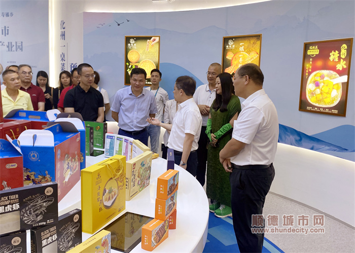 考察團前往化州市現代農業產業園預制菜數字展示中心，了解化州預制菜產業發展.jpg