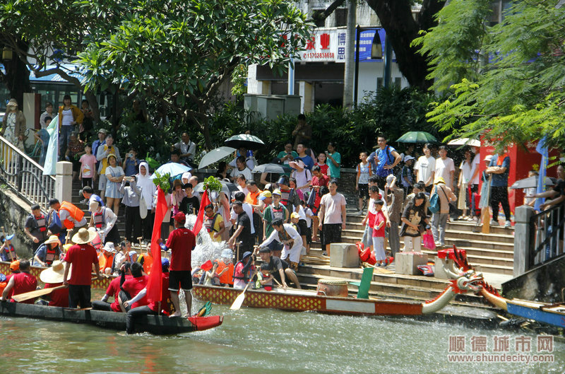 012市民體驗龍舟。.JPG