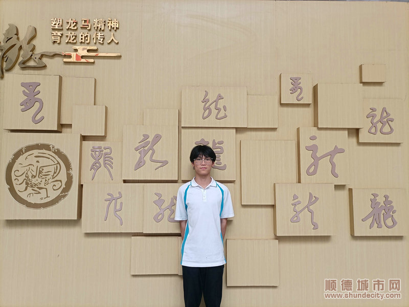 黃錦永希望未來(lái)成為一名人民教師，像“龍中”老師一樣。.jpg