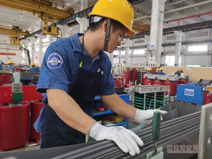 廣東順鈉電氣公司車間一線黨員積極參與技能大賽，弘揚“大國工匠”精神.jpg