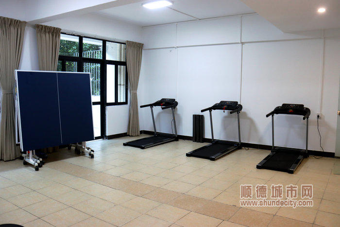 公共區(qū)域還設有乒乓球室、健身室、閱覽室等多個功能場室。.JPG