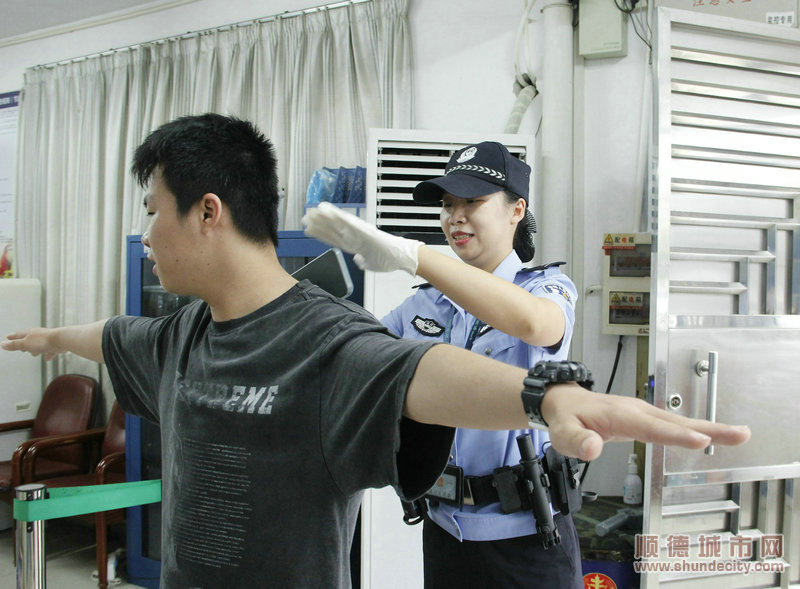潘愛明是順德的一名司法警察。.JPG