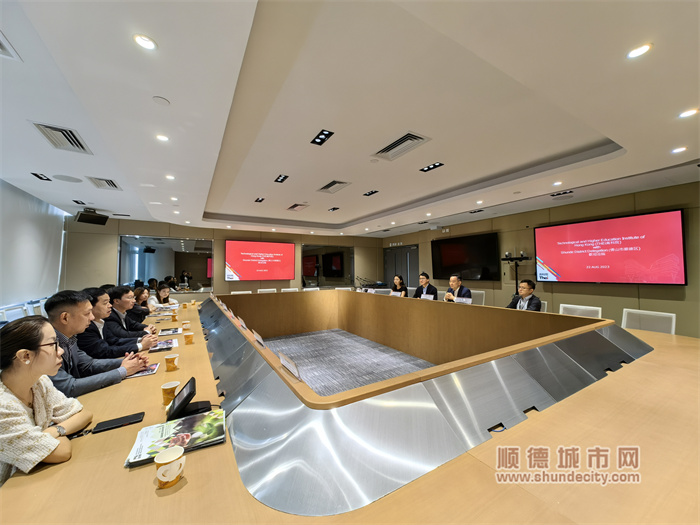 在香港高等教育科技學院座談.jpg