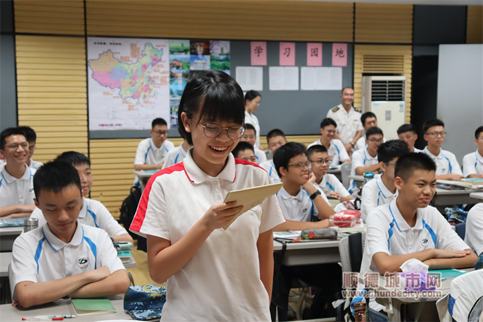 圖4：現場新生踴躍回答問題.jpg