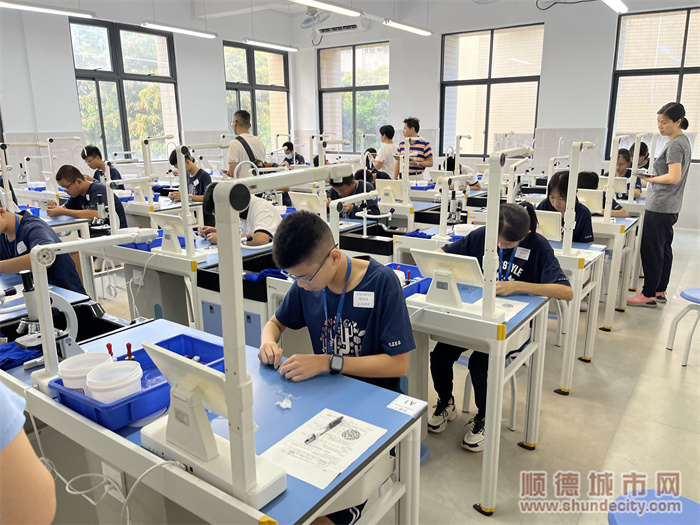 建安中學理化生實驗室.jpg