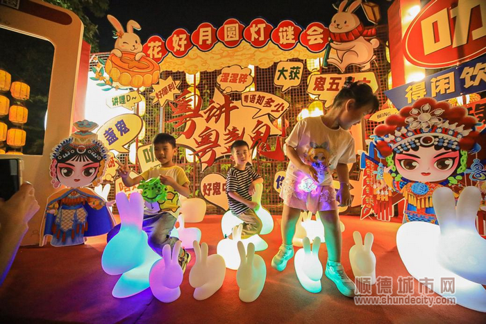 ·大型情景劇表演嫦娥奔月，月夜起舞、長鹿觀星賞月夜、歡樂音樂大巡游；.png