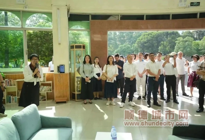 現場參觀順德區華僑小學“煥新”成果_副本.jpg