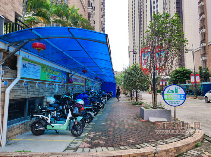 麗港豪園規(guī)范電動(dòng)車充電。.jpg