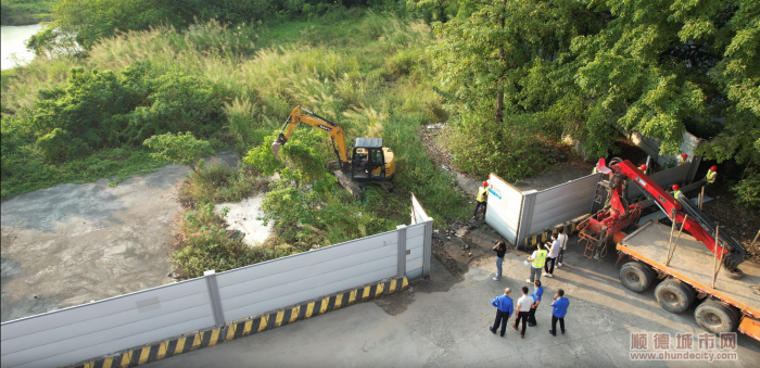 拆除百安北路長約1500米路段圍擋_副本.png
