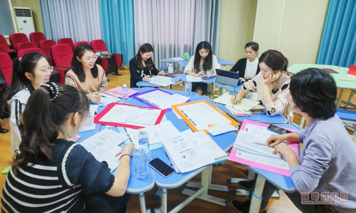 圖片5：周曉曉老師組織線下研討_副本.jpg