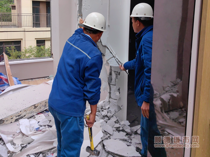 正榮府拆除施工中。.png
