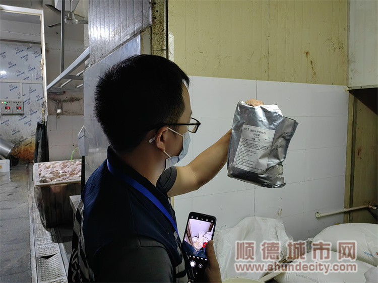 樂從一食品小作坊使用過期原料，被處罰了