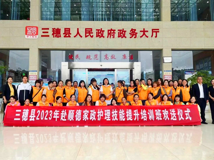融入職業(yè)指導(dǎo)、企業(yè)實習(xí)等方式，推進(jìn)就業(yè)。.jpg