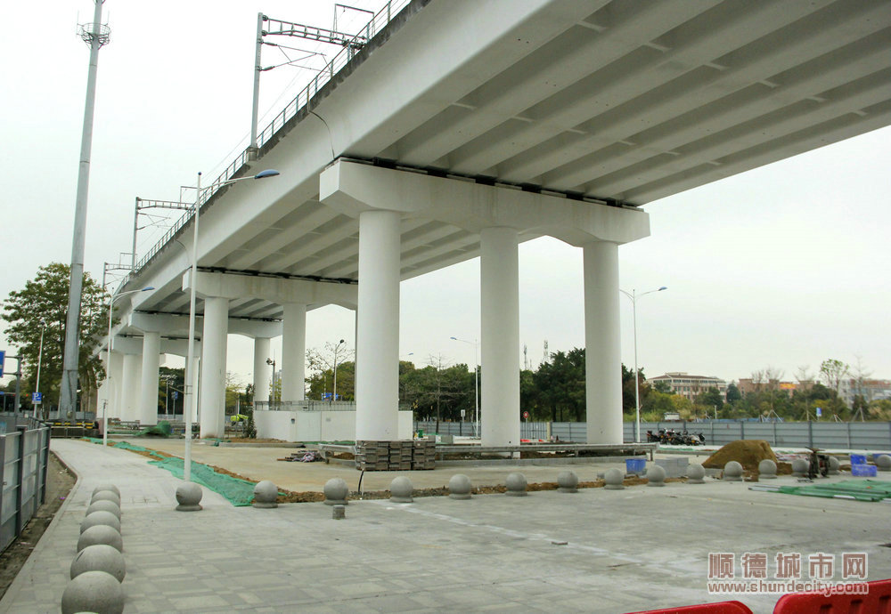 停車場正在建設。.JPG