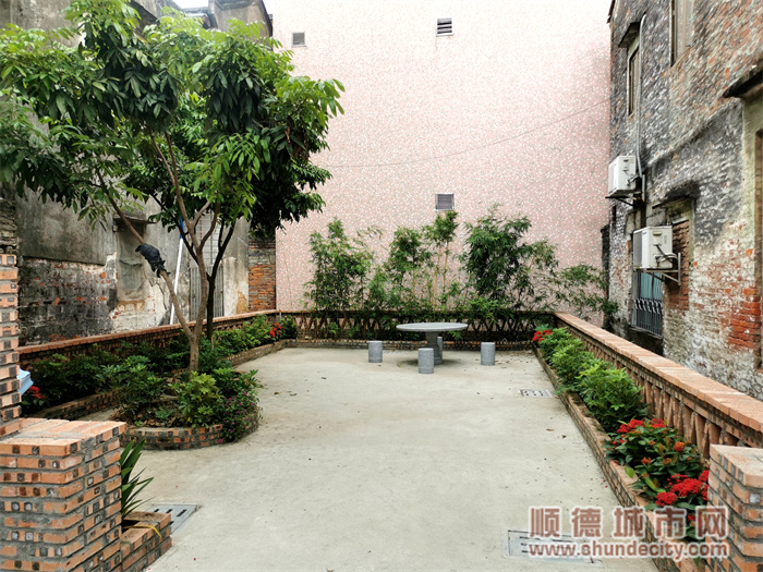 9.幸福社區把屋間閑置地塊打造成群眾休憩庭院.jpg