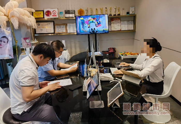 在宏匯城放心消費示范商圈開展美容行業(yè)預付式充值消費調解，成功為消費者退回7.7萬元[1]_副本.jpg