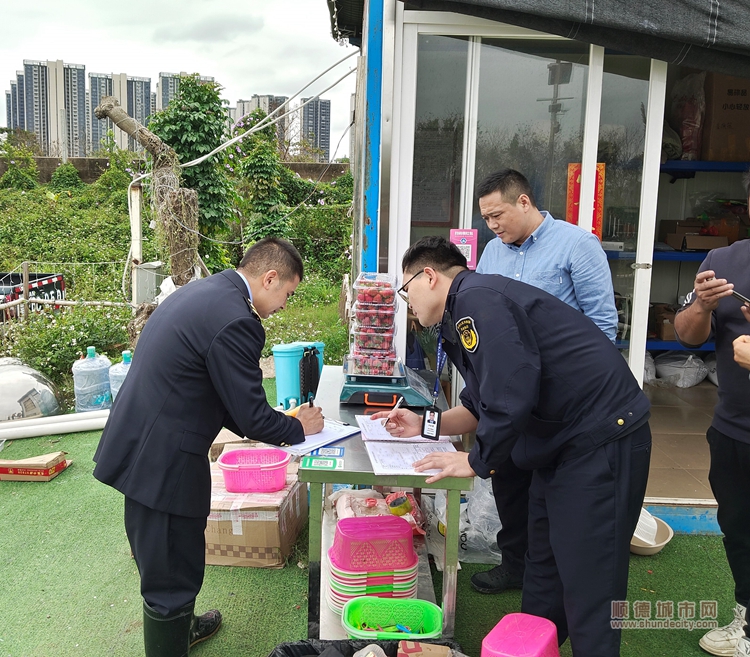 執法人員對封存樣品一樣一封.jpg