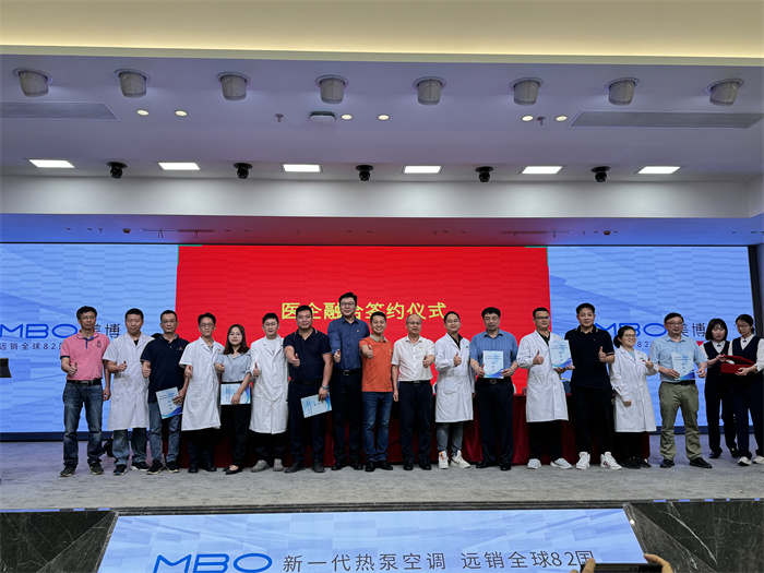 第一批健康副廠長(zhǎng)聘任儀式：企業(yè)聘任專(zhuān)科醫(yī)師陳文盛、何添發(fā)、何培燕、楊秀福、周堯生、范海聆為健康副廠長(zhǎng).jpg