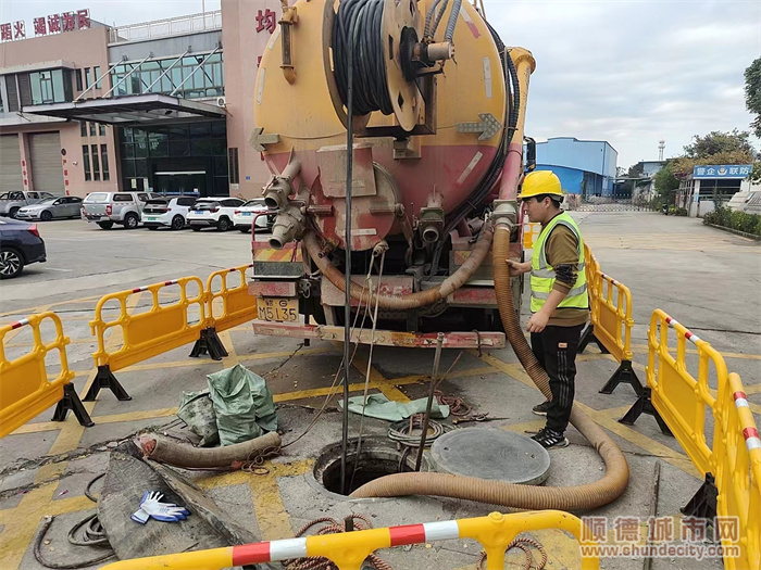 均益路（均安生活污水處理廠附近）易澇點(diǎn)施工中.jpg