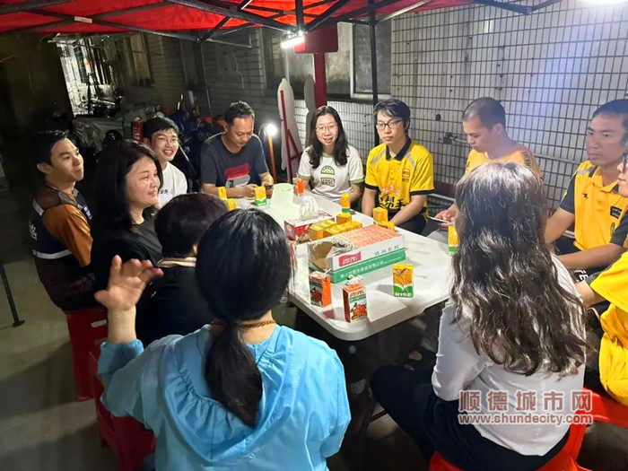 樂(lè)從社區(qū)開(kāi)展新市民服務(wù)宣傳月之“圍爐煮茶”議事會(huì)。.jpg