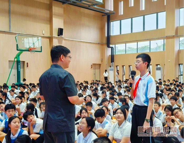 學子們積極互動。.png