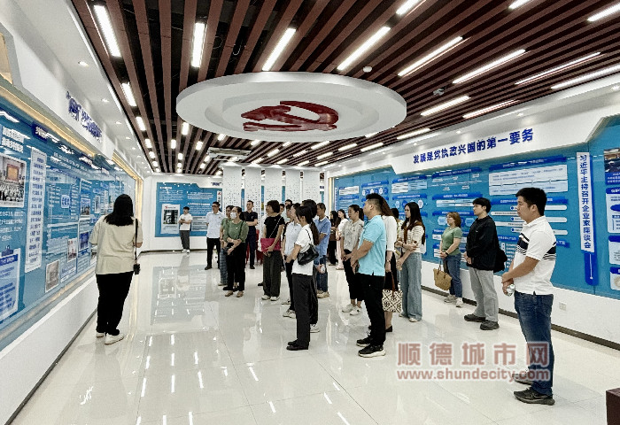 黨員了解順德“兩新”黨建發展歷程_副本.jpg