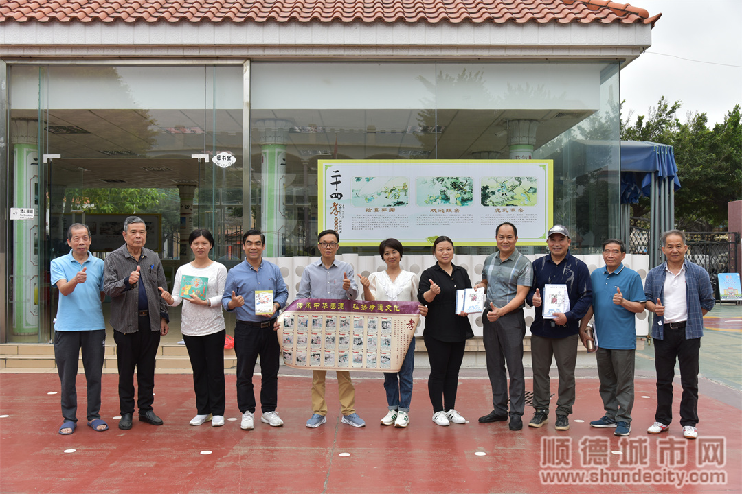“五老”到倉門幼兒園傳播孝道文化.jpg