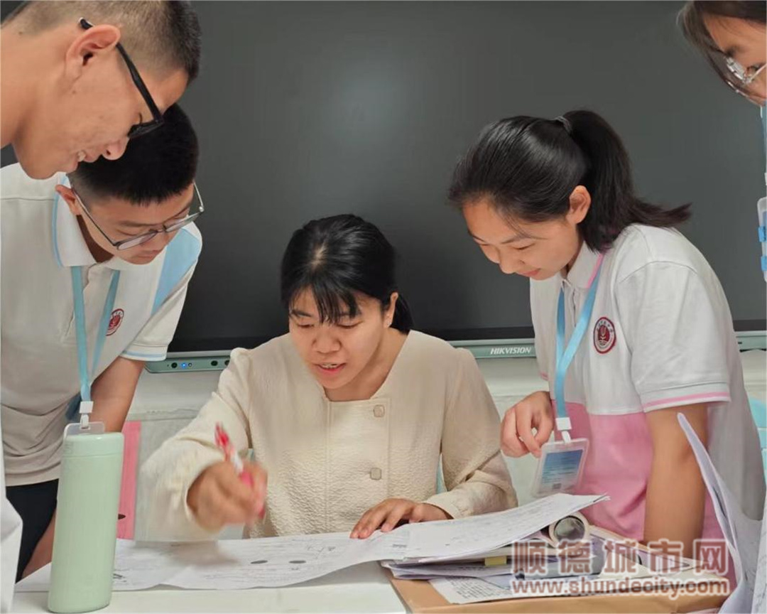 張鈺卓課間積極問問題.jpg