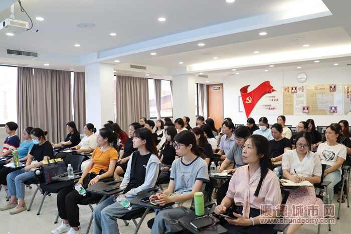 講座現(xiàn)場(chǎng)照2.JPG