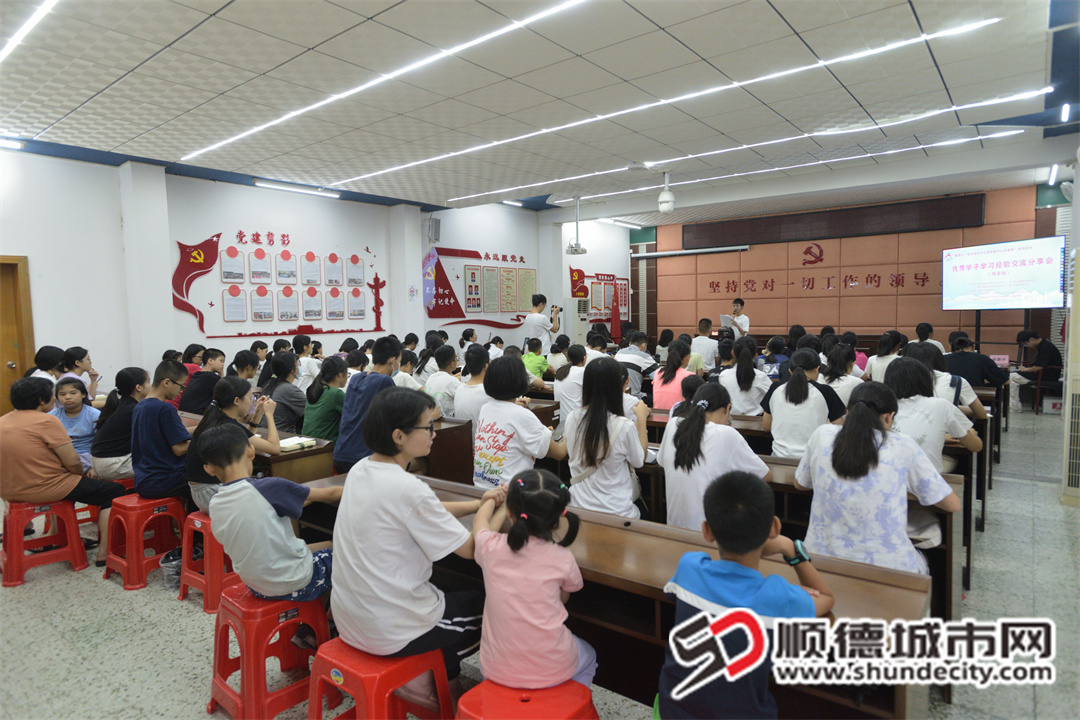 優(yōu)秀學(xué)子分享會__08.jpg