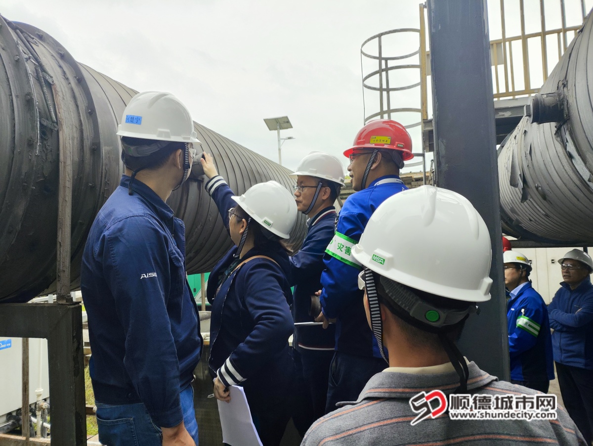 專家幫扶企業升級改造涉氣環保治理設施_副本.jpg