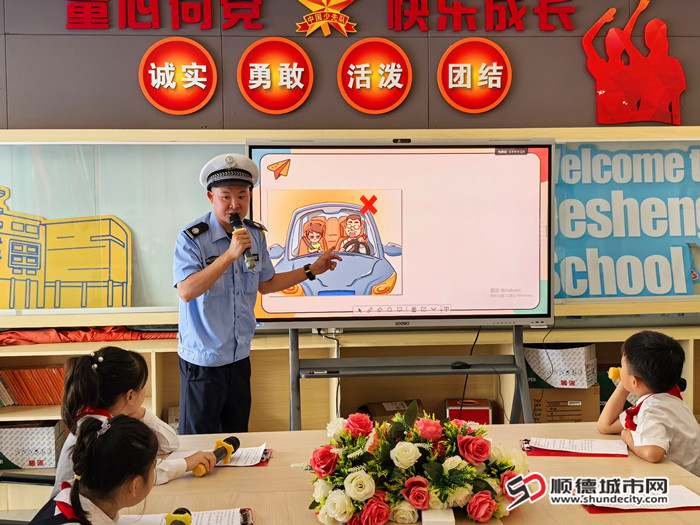 為孩子們帶來了交通安全開學第一課。.jpg