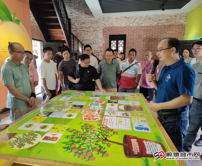何書記介紹“陳村年桔”品牌傳播經驗_副本.jpg