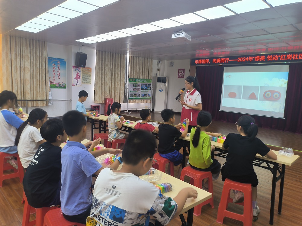 大良紅崗：大學(xué)生進社區(qū)，讓青春和基層實踐“撞個滿懷”