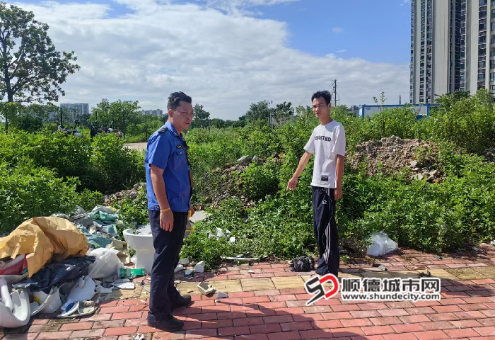 根據視頻監控移交交警后鎖定當事人并到現場指認1_副本.jpg