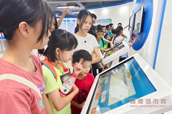 “與法零距離”普法大巴研學活動。（資料圖）.jpg