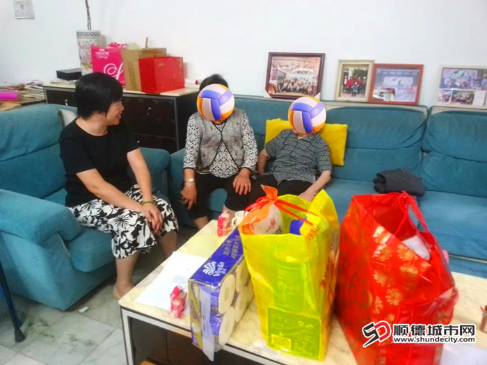 上門慰問百歲老人。.jpg