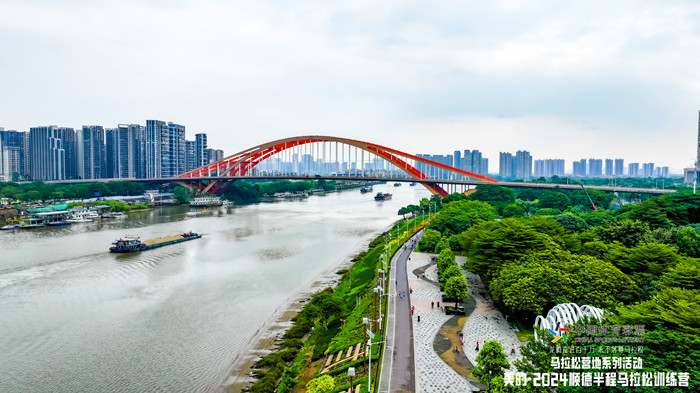 風(fēng)景如畫的佛山新城濱河景觀帶。.jpg