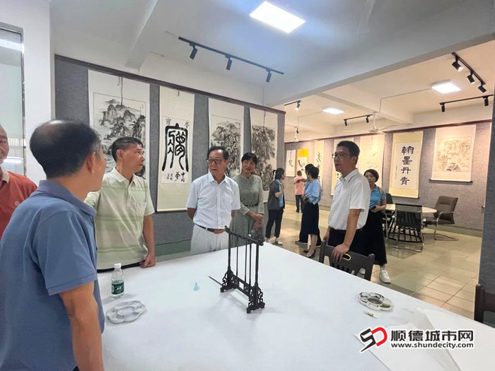 走訪隊伍與廈街書畫社成員開展深入交流。.jpg
