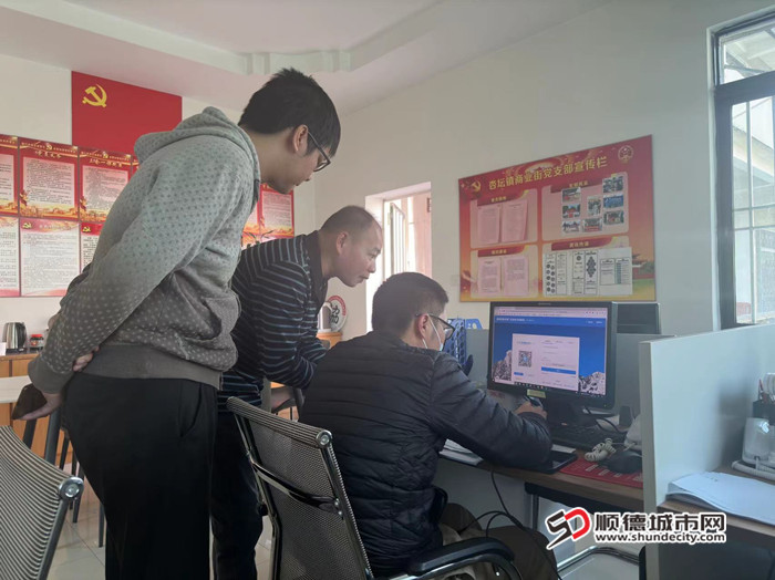 專人指導(dǎo)商戶申報(bào)認(rèn)定“名特優(yōu)新”個(gè)體工商戶_副本.jpg