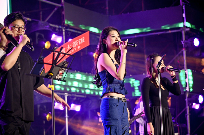 精彩的樂隊表演。.jpg