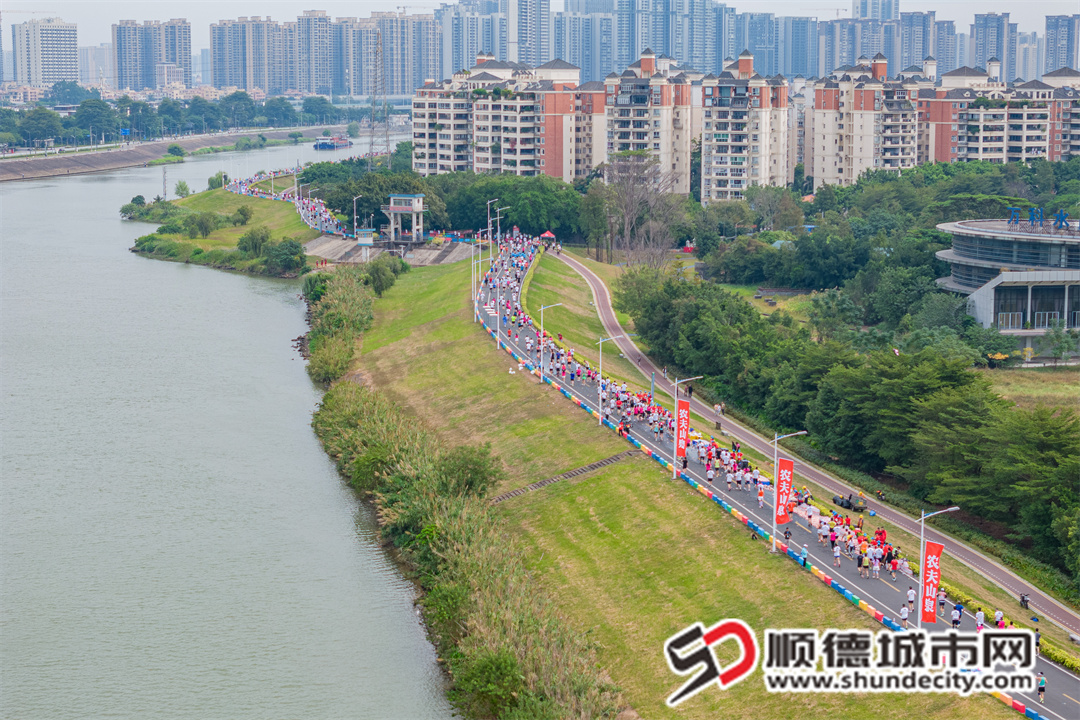 8選手們經過潭洲水道碧道.jpg