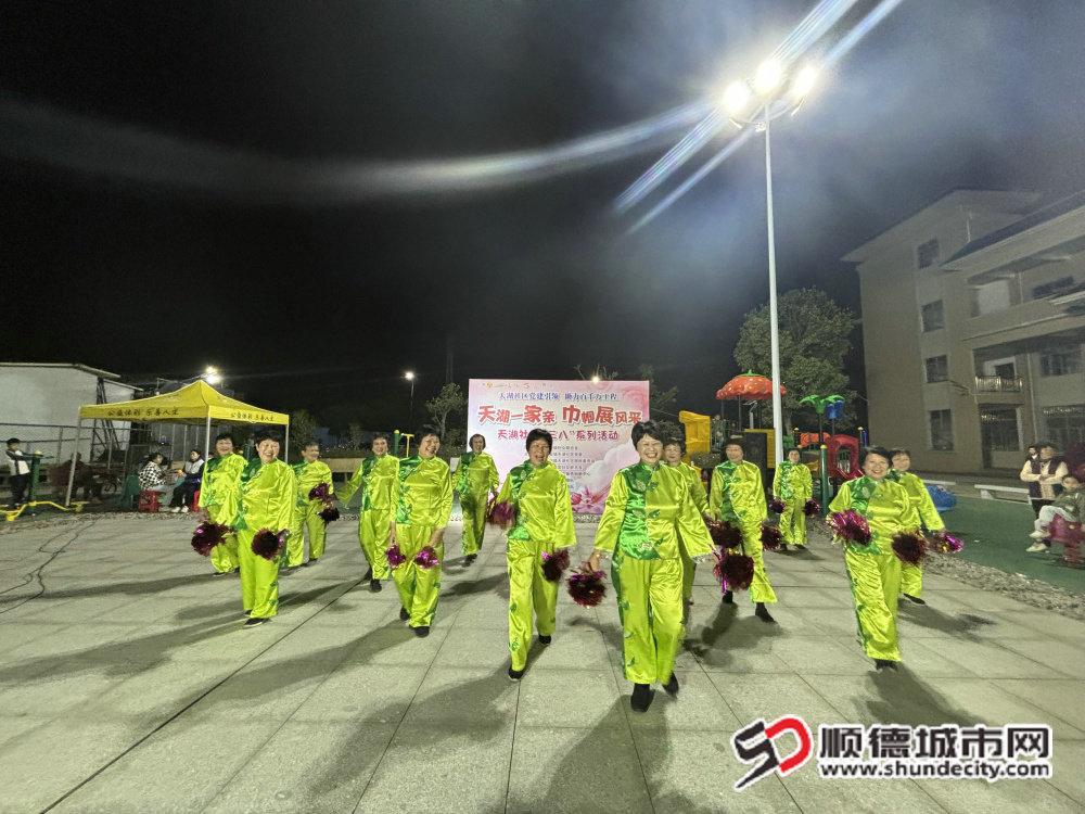 居民們?cè)诨顒?dòng)上展示才藝_副本.jpg