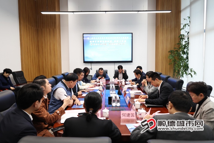 圖為11月25日，文曦副市長一行與參賽項(xiàng)目代表、園區(qū)代表、相關(guān)商協(xié)會展開座談_副本.jpg